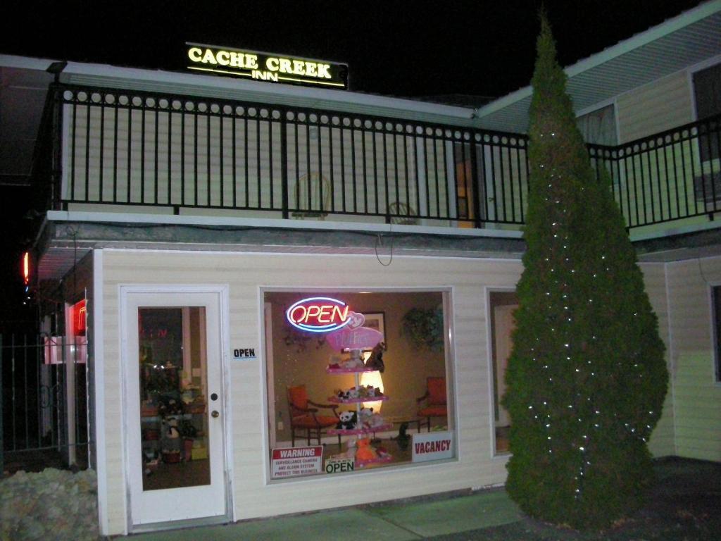 Cache Creek Inn Kültér fotó